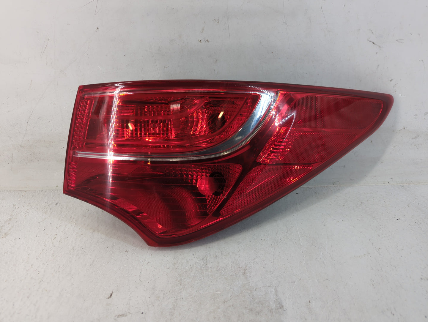 2014 Hyundai Santa Fe Sport Tail Light Assembly Passenger Right OEM P/N:92402-4Z0 Fits Fits 2013 2015 2016 OEM Used Auto Par