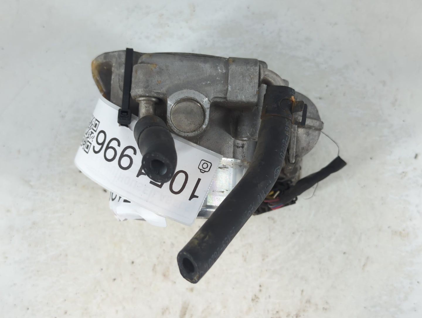 2011-2014 Hyundai Sonata Throttle Body P/N:35100-2G700 Fits Fits 2011 2012 2013 2014 2015 2016 OEM Used Auto Parts - Oemused