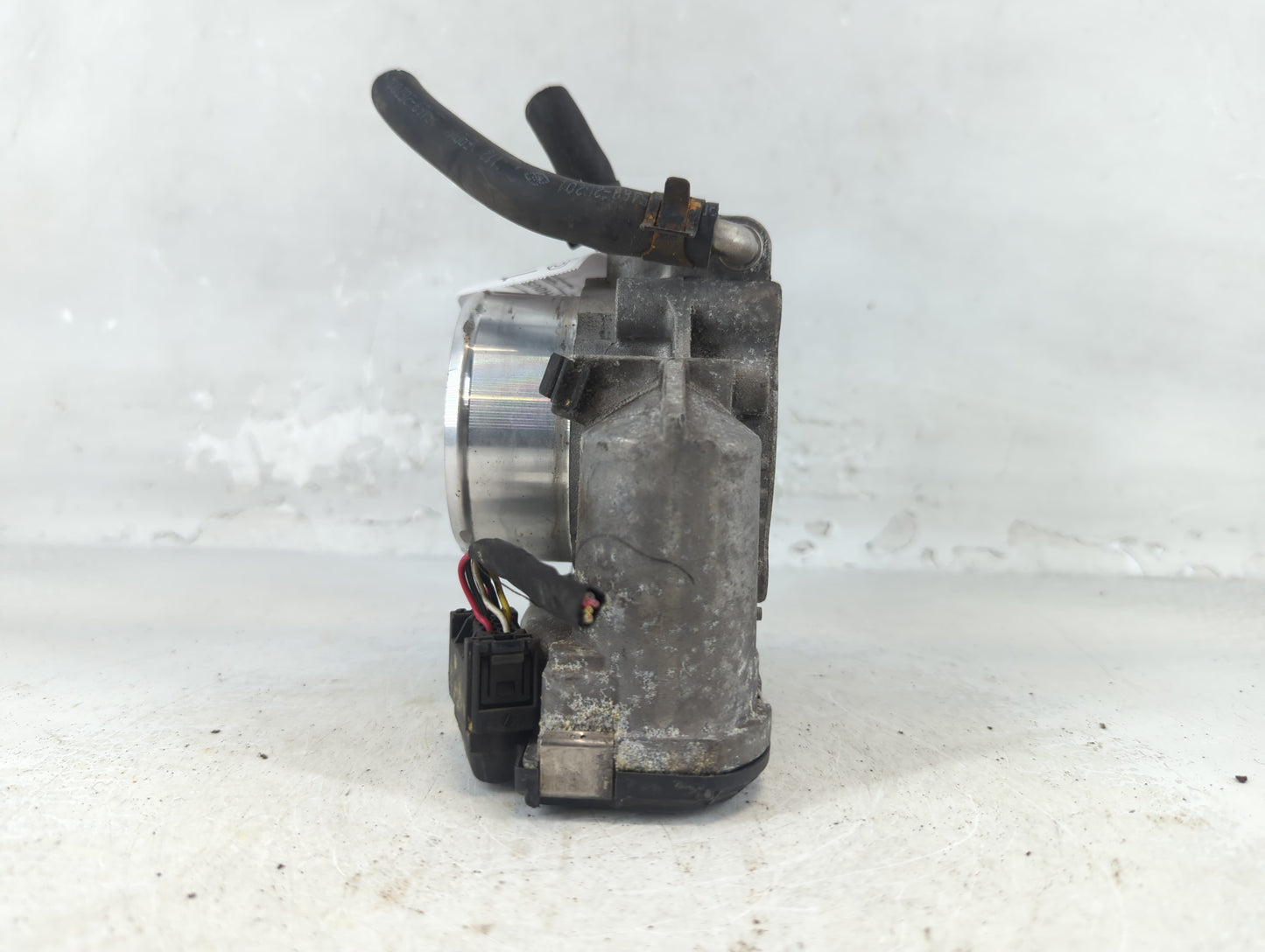 2011-2014 Hyundai Sonata Throttle Body P/N:35100-2G700 Fits Fits 2011 2012 2013 2014 2015 2016 OEM Used Auto Parts - Oemused