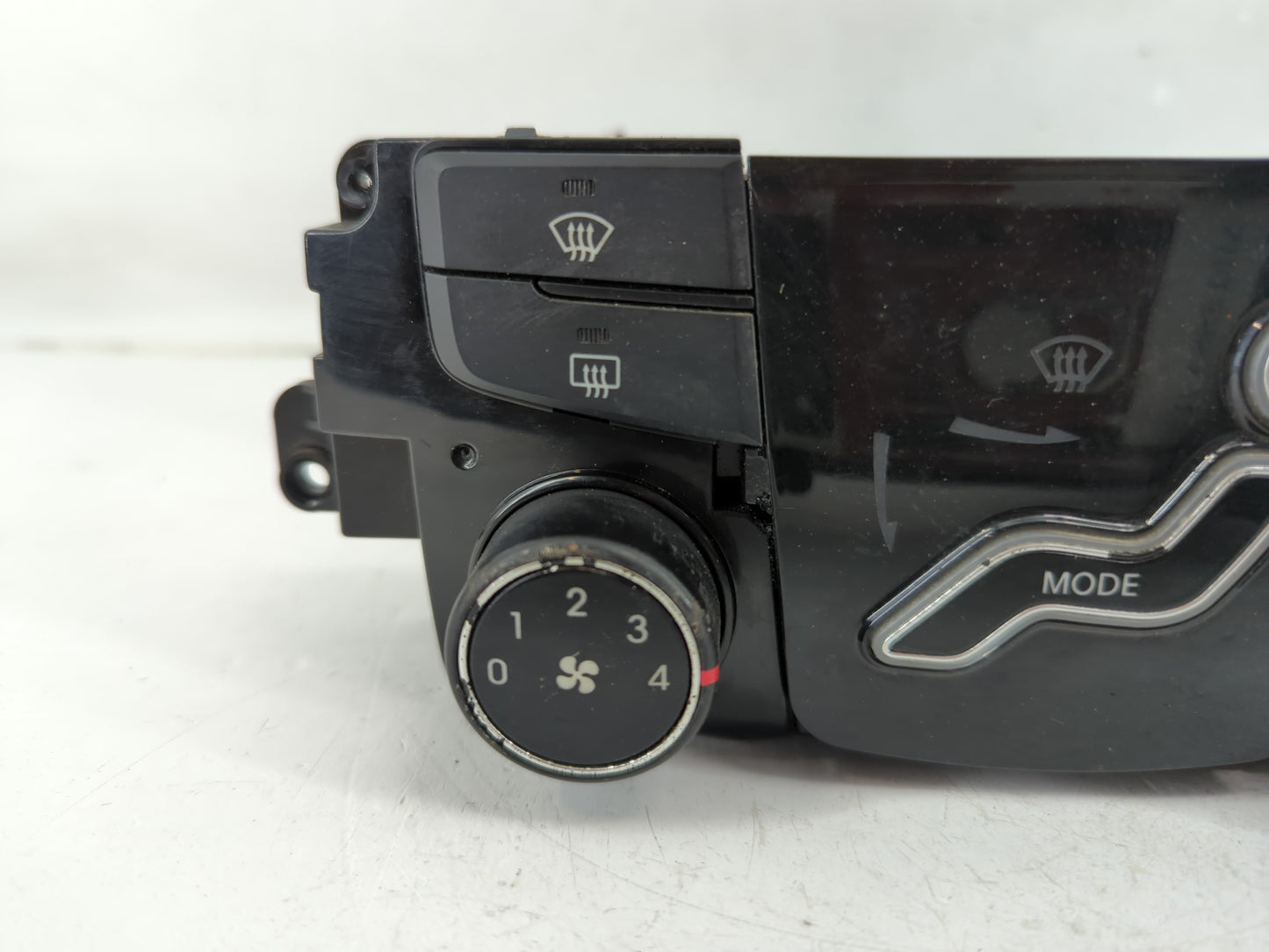 2014 Hyundai Sonata Climate Control Module Temperature AC/Heater Replacement P/N:YFCA1009030248 Fits OEM Used Auto Parts - O