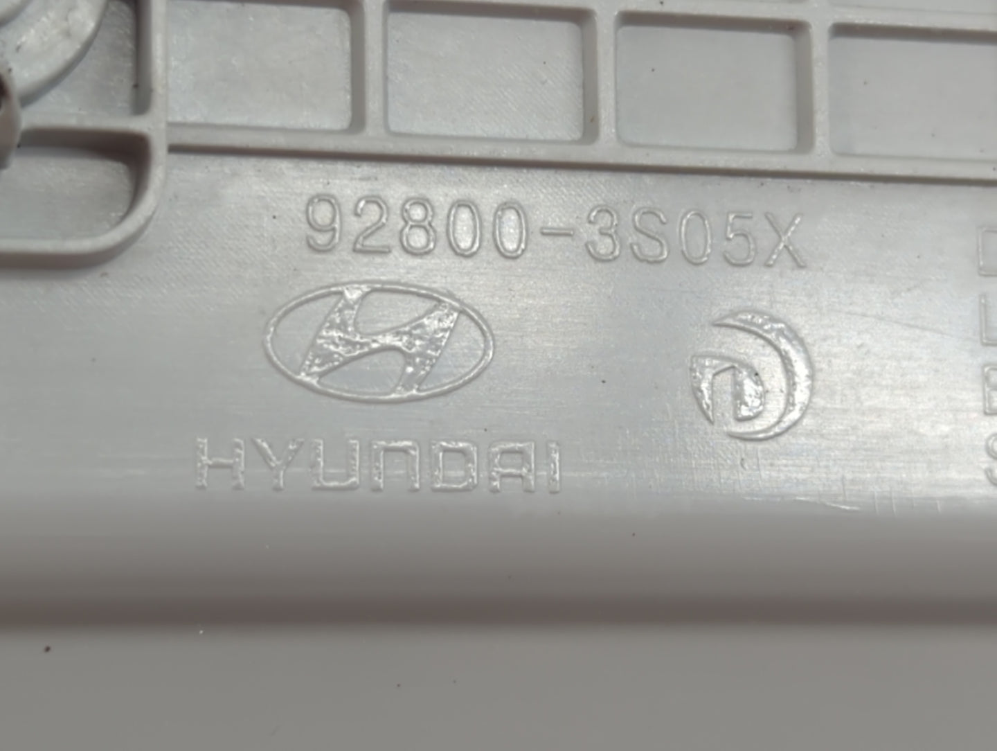2011-2015 Hyundai Sonata Overhead Roof Console 1118440 - Oemusedautoparts1.com