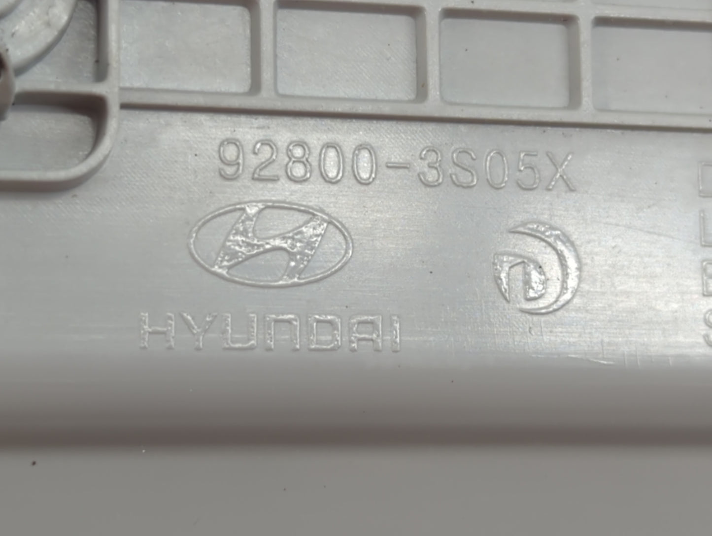 2011-2015 Hyundai Sonata Overhead Roof Console 1118440 - Oemusedautoparts1.com