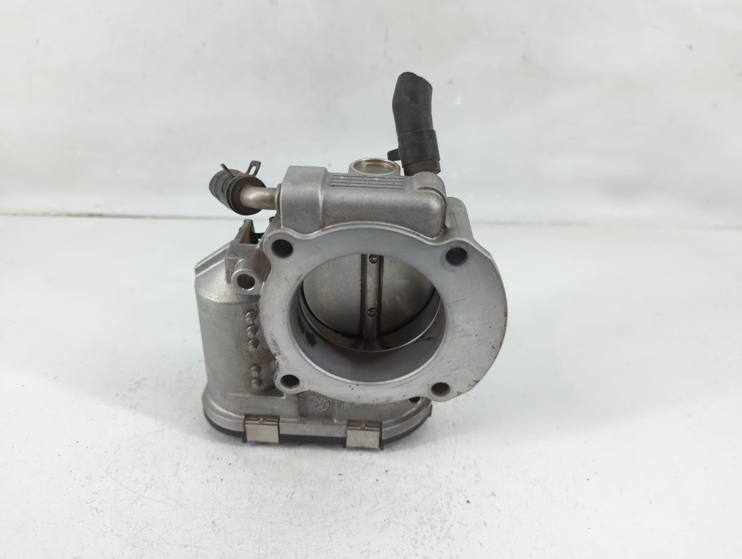 2011-2015 Hyundai Sonata Throttle Body P/N:35100-2G800 Fits Fits 2011 2012 2013 2014 2015 2016 OEM Used Auto Parts - Oemused