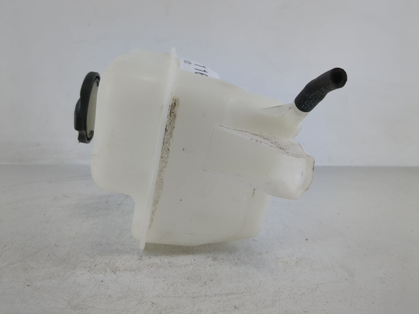 Hyundai Sonata Windshield Washer Fluid Reservoir Bottle Oem - Oemusedautoparts1.com