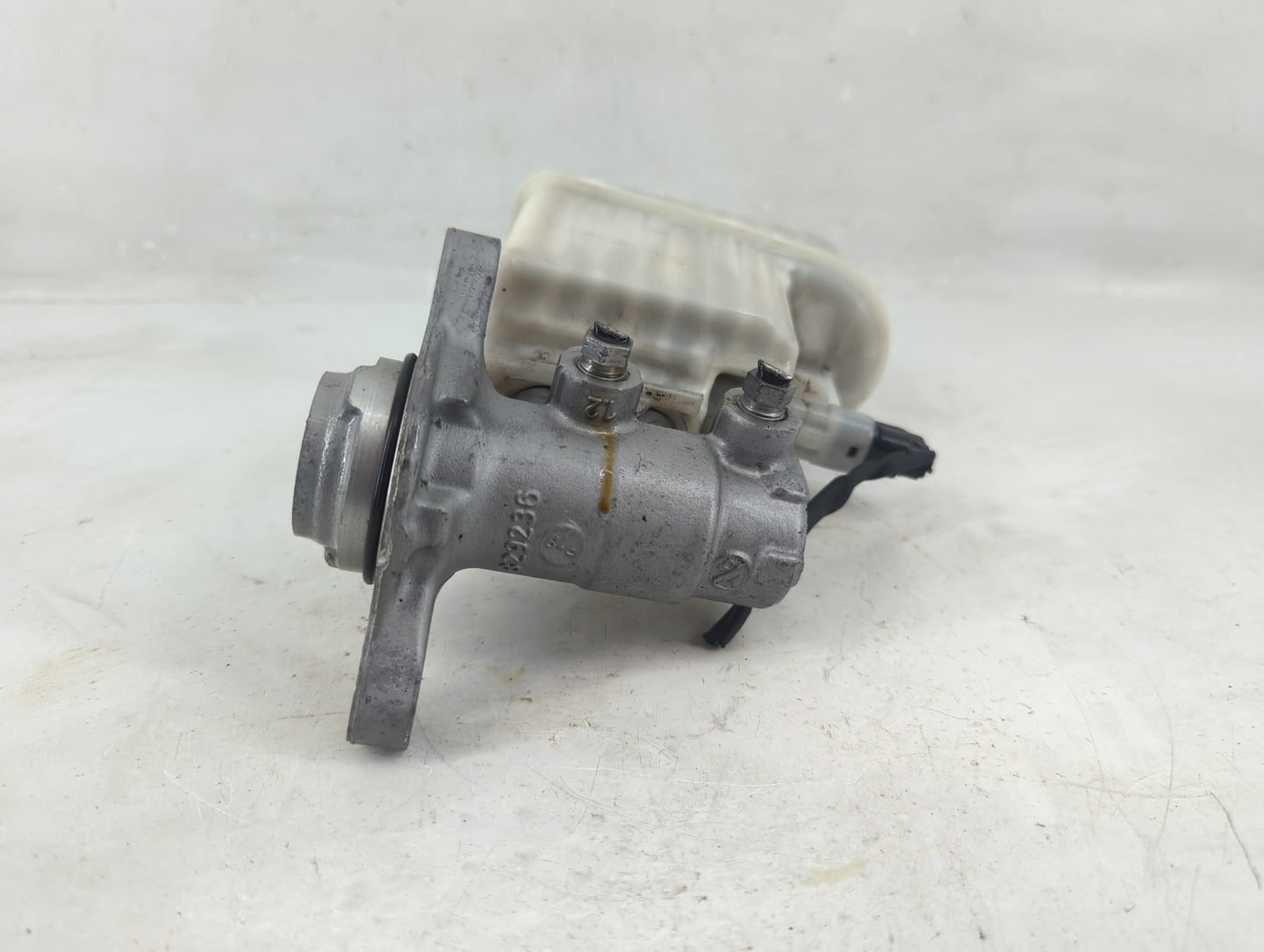 2011-2014 Hyundai Sonata Brake Master Cylinder - Oemusedautoparts1.com