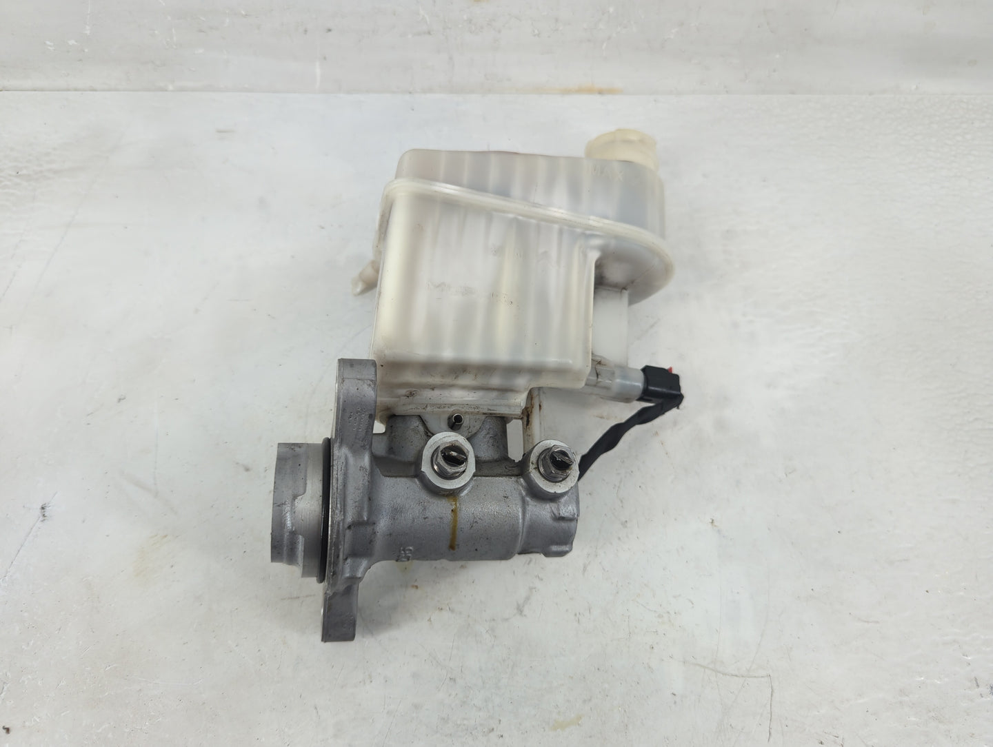 2011-2014 Hyundai Sonata Brake Master Cylinder - Oemusedautoparts1.com