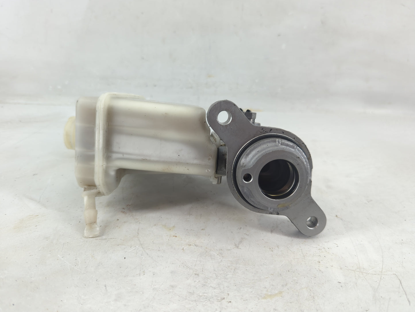 2011-2014 Hyundai Sonata Brake Master Cylinder - Oemusedautoparts1.com