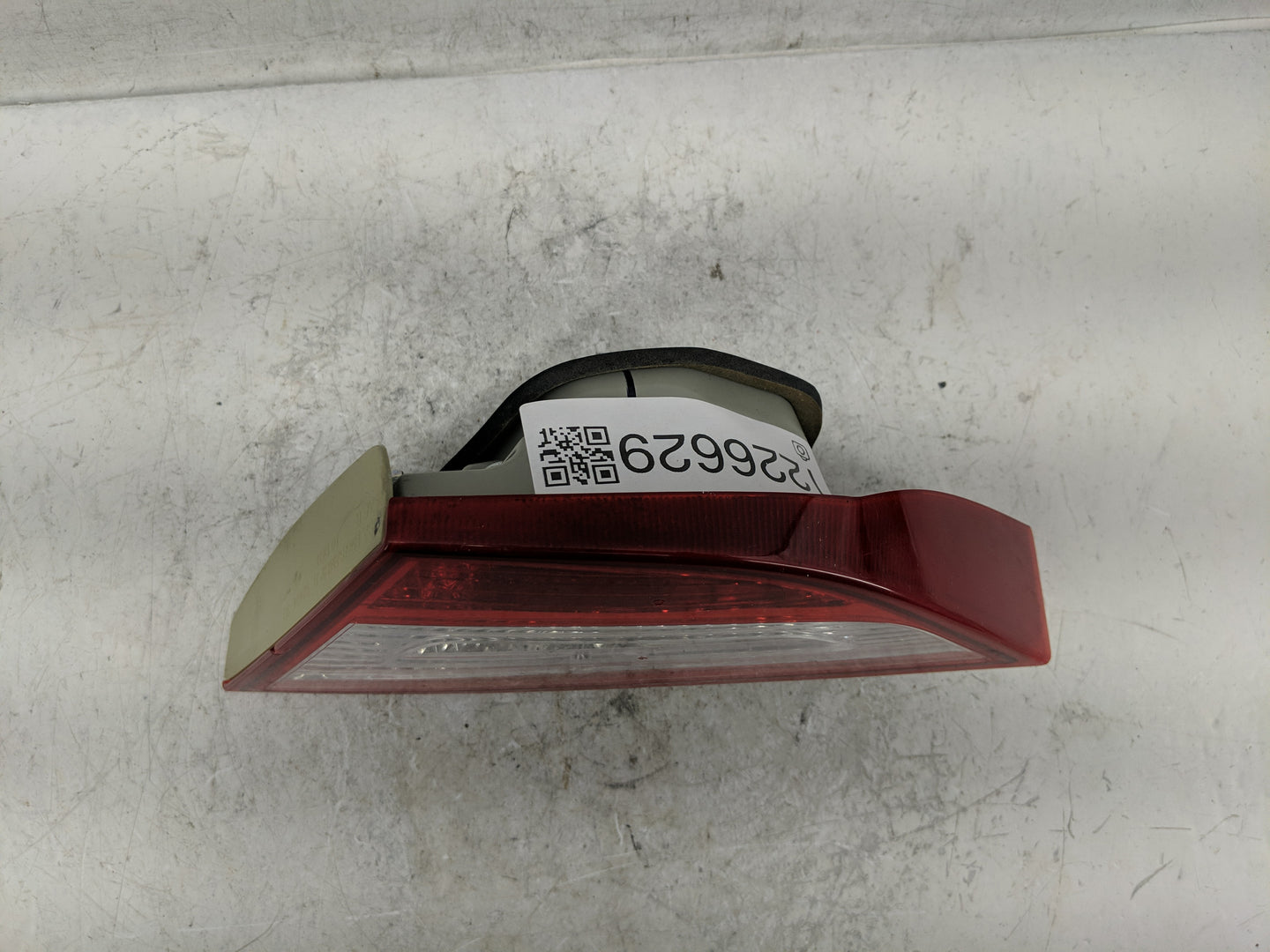 2011-2014 Hyundai Sonata Tail Light Assembly Passenger Right OEM P/N:92404-3Q Fits Fits 2011 2012 2013 2014 OEM Used Auto Pa