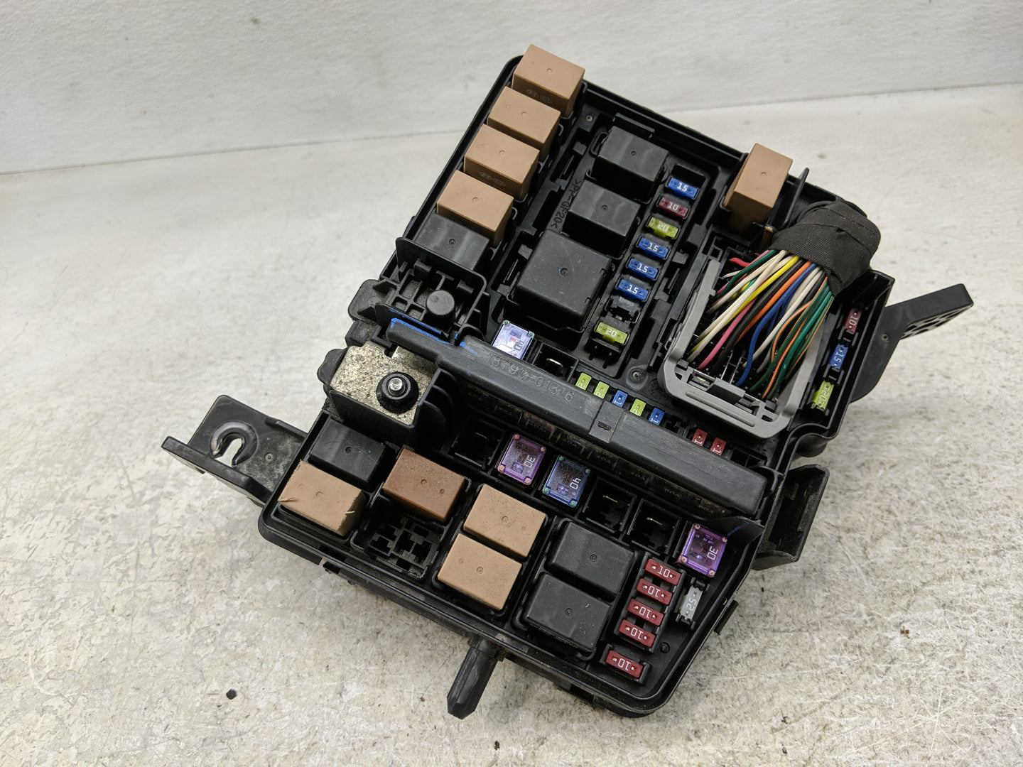 2011-2014 Hyundai Sonata Fusebox Fuse Box Panel Relay Module P/N:91950-35710 Fits Fits 2011 2012 2013 2014 OEM Used Auto Par