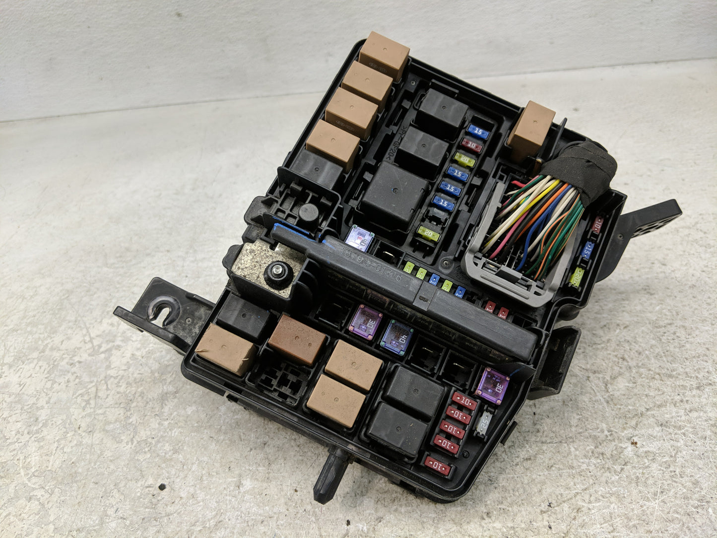 2011-2014 Hyundai Sonata Fusebox Fuse Box Panel Relay Module P/N:91950-35710 Fits Fits 2011 2012 2013 2014 OEM Used Auto Par