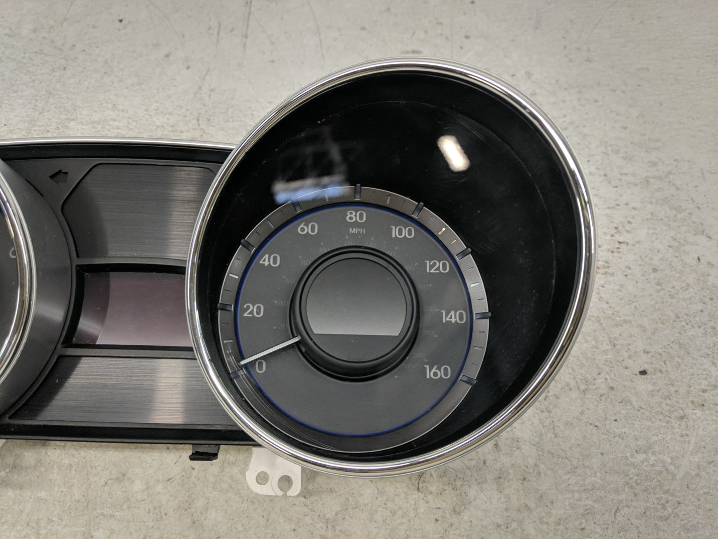 2011-2014 Hyundai Sonata Instrument Cluster Speedometer Gauges P/N:94001-3Q015 Fits Fits 2011 2012 2013 2014 OEM Used Auto P
