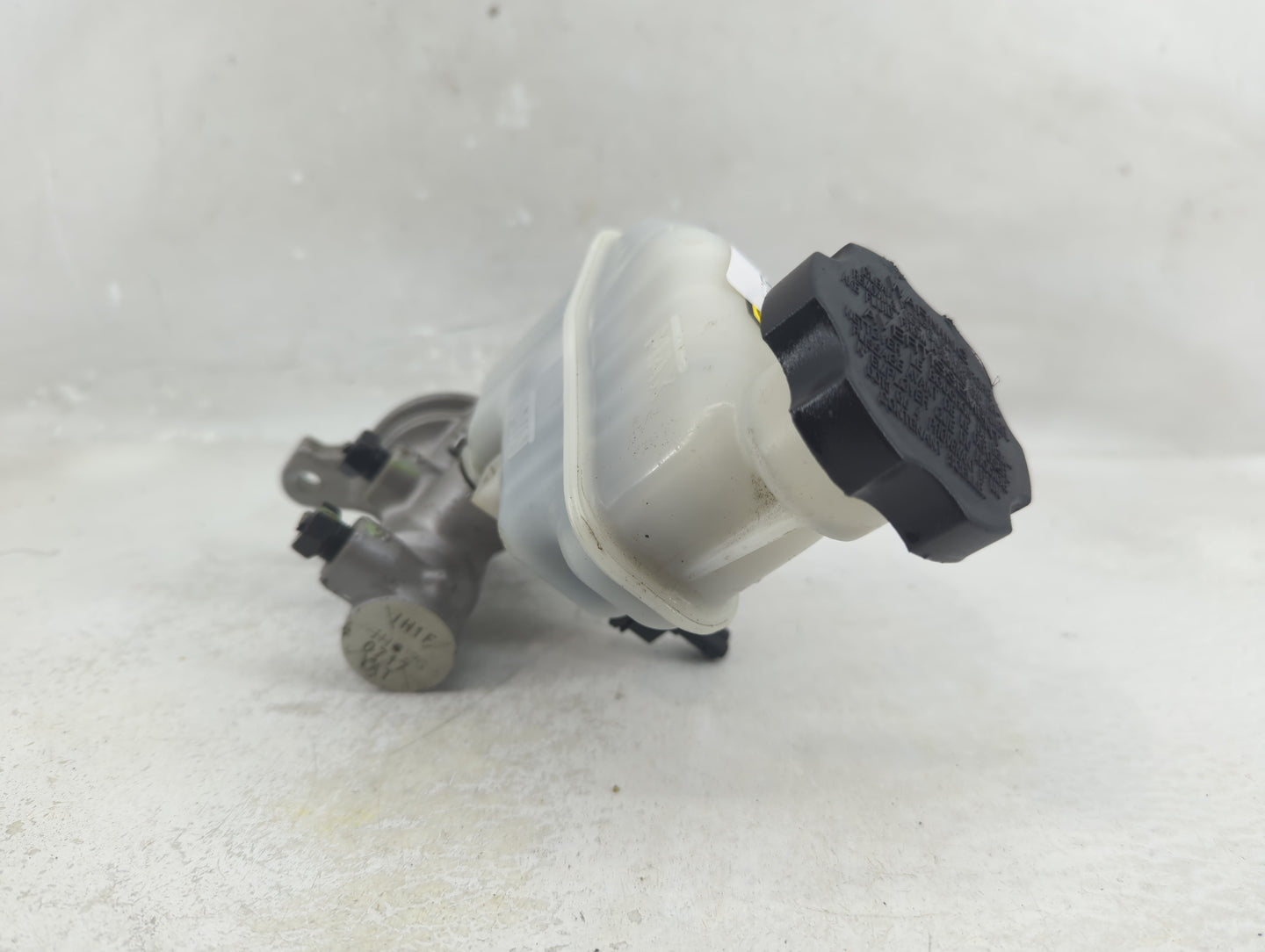 2011-2014 Hyundai Sonata Brake Master Cylinder - Oemusedautoparts1.com