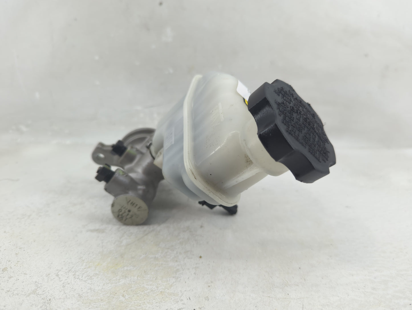 2011-2014 Hyundai Sonata Brake Master Cylinder - Oemusedautoparts1.com