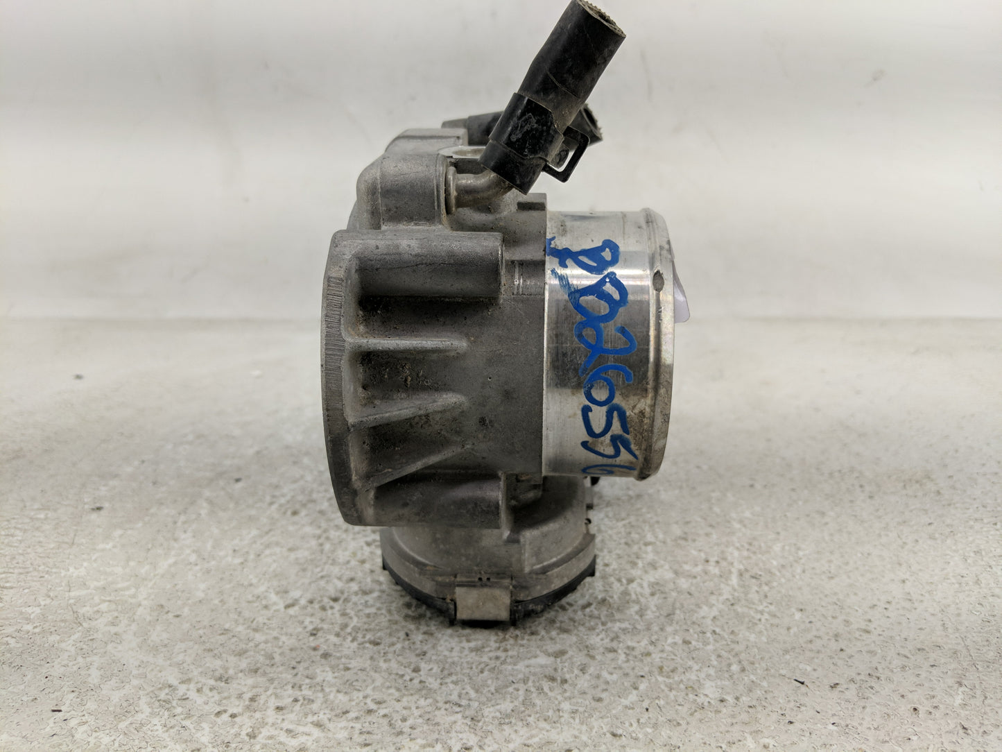 2011-2014 Hyundai Sonata Throttle Body P/N:35100-26700 Fits Fits 2011 2012 2013 2014 2015 2016 OEM Used Auto Parts - Oemused