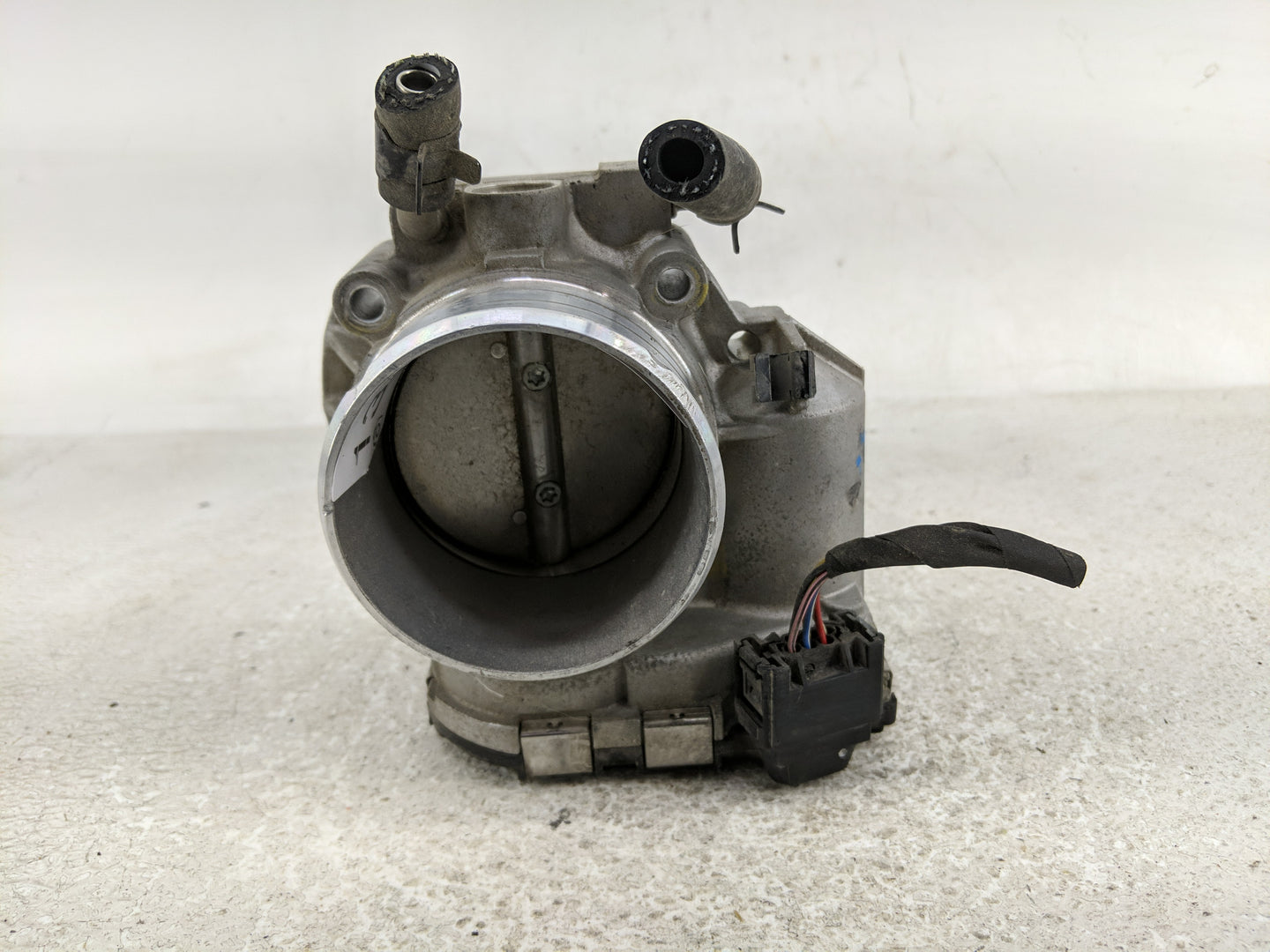 2011-2014 Hyundai Sonata Throttle Body P/N:35100-2G700 35100-26700 Fits Fits 2011 2012 2013 2014 2015 2016 OEM Used Auto Par