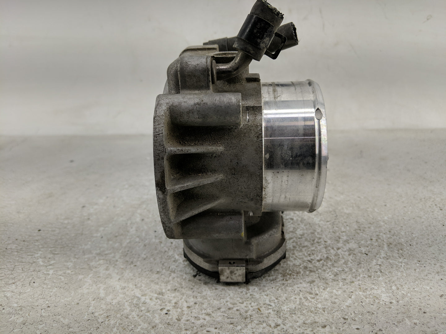 2011-2014 Hyundai Sonata Throttle Body P/N:35100-2G700 35100-26700 Fits Fits 2011 2012 2013 2014 2015 2016 OEM Used Auto Par