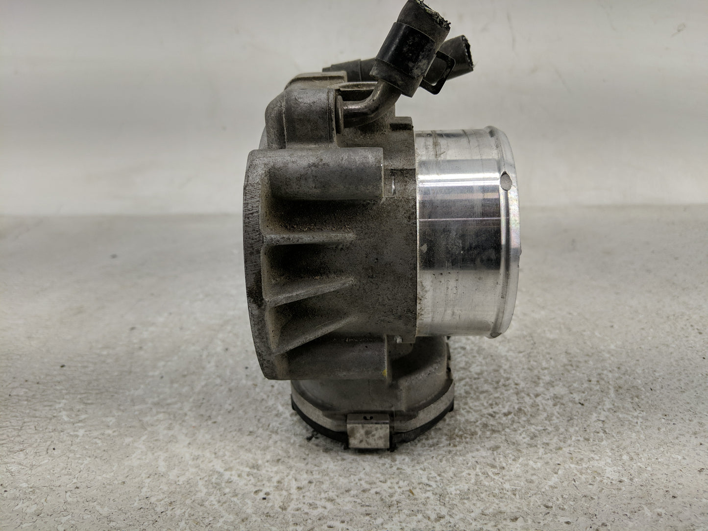 2011-2014 Hyundai Sonata Throttle Body P/N:35100-2G700 35100-26700 Fits Fits 2011 2012 2013 2014 2015 2016 OEM Used Auto Par