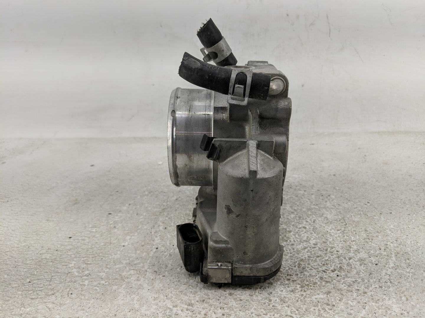 2011-2014 Hyundai Sonata Throttle Body P/N:35100-2G700 35100-26700 Fits Fits 2011 2012 2013 2014 2015 2016 OEM Used Auto Par