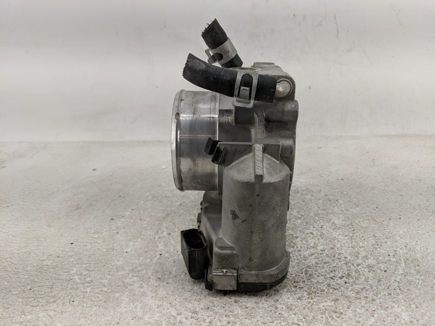 2011-2014 Hyundai Sonata Throttle Body P/N:35100-2G700 35100-26700 Fits Fits 2011 2012 2013 2014 2015 2016 OEM Used Auto Par