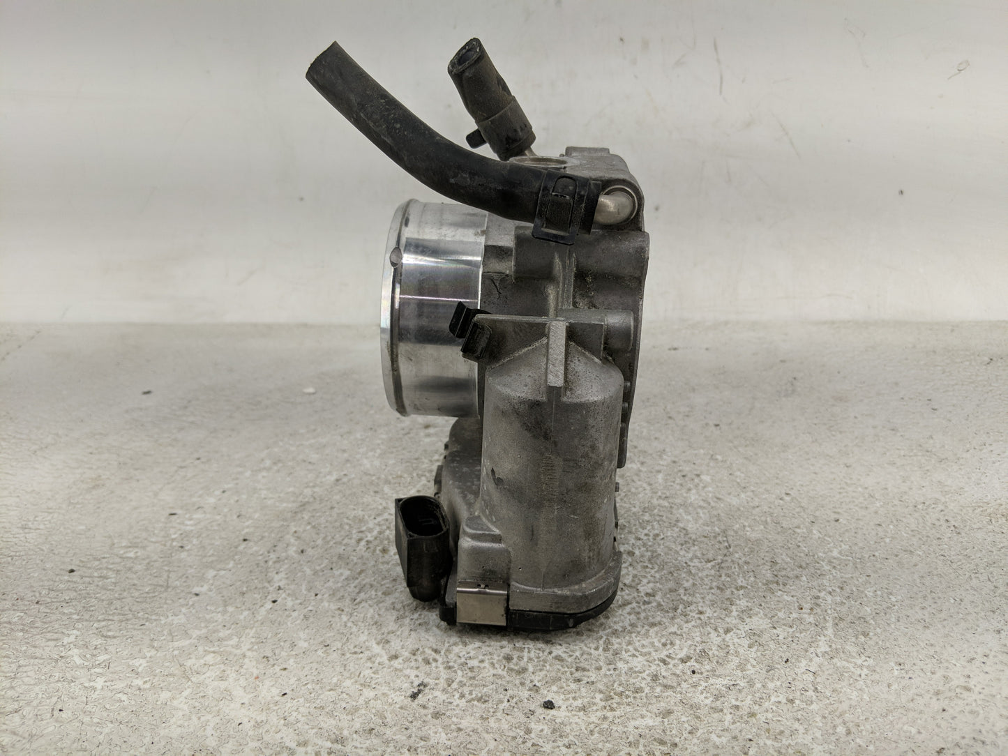 2011-2014 Hyundai Sonata Throttle Body P/N:35100-2G700 35100-26700 Fits Fits 2011 2012 2013 2014 2015 2016 OEM Used Auto Par