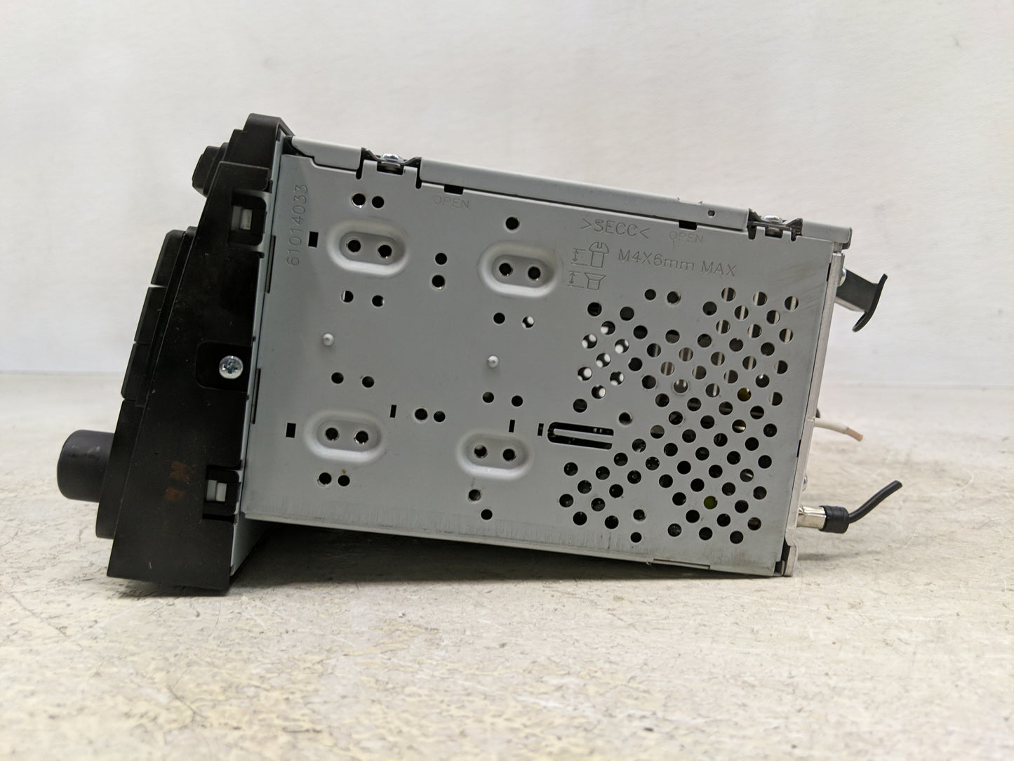 2014-2015 Hyundai Sonata Radio AM FM Cd Player Receiver Replacement P/N:96180-3Q8004X Fits Fits 2014 2015 OEM Used Auto Part