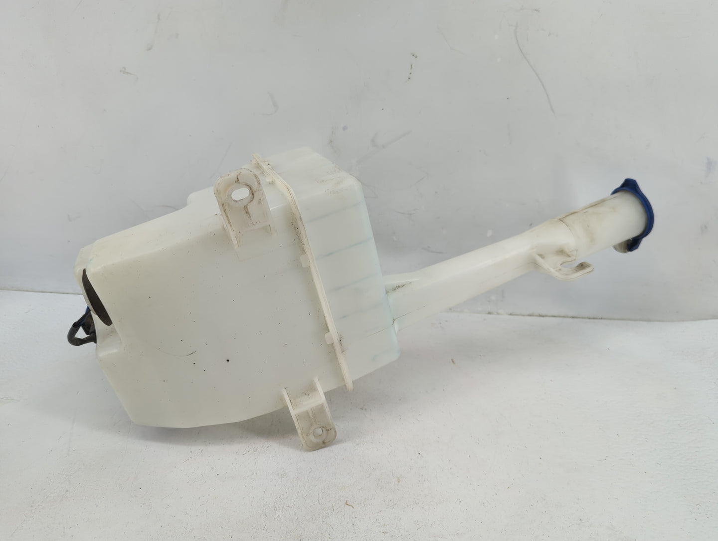 2011-2015 Hyundai Sonata Windshield Washer Fluid Reservoir Bottle Oem - Oemusedautoparts1.com