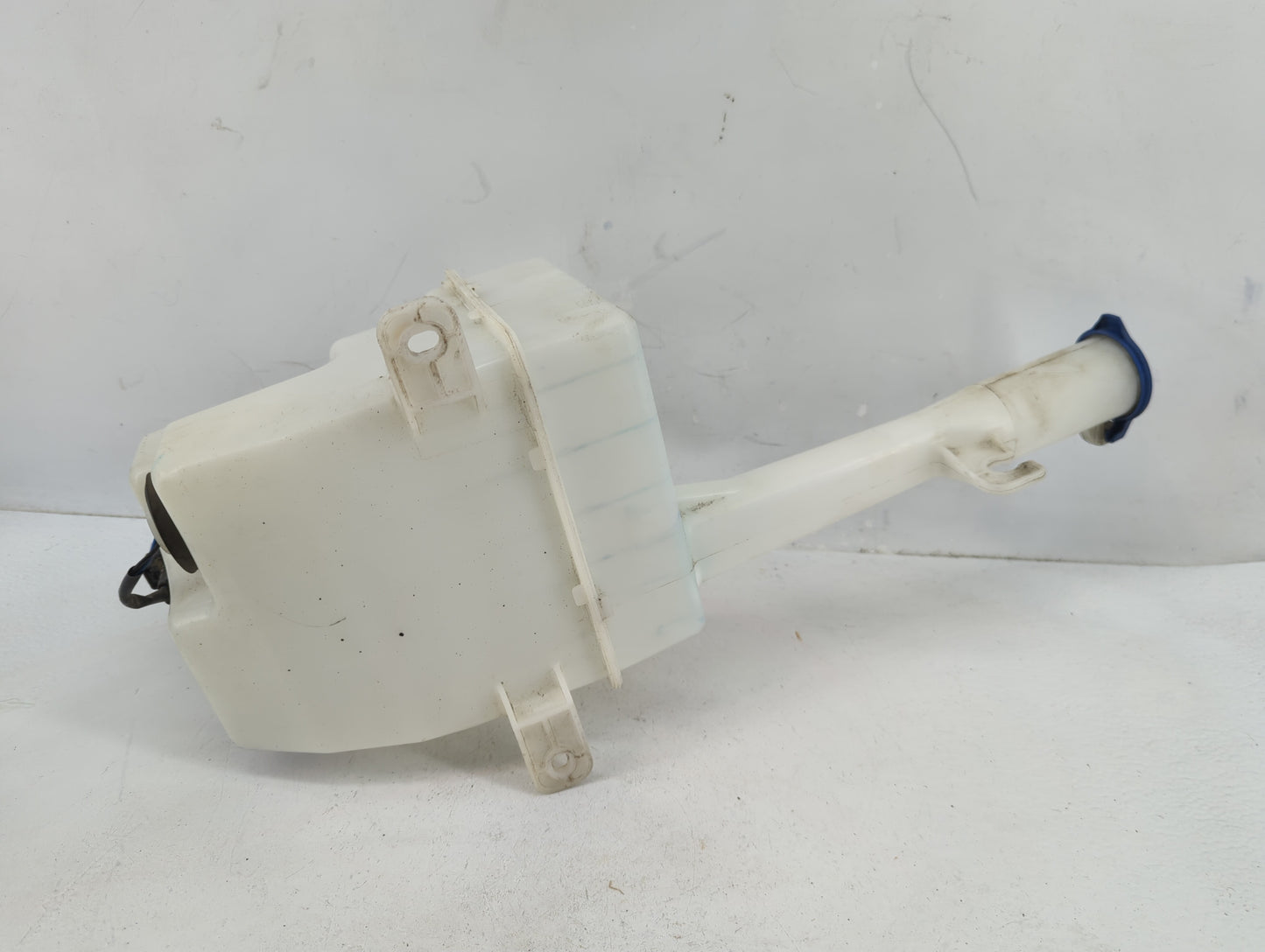 2011-2015 Hyundai Sonata Windshield Washer Fluid Reservoir Bottle Oem - Oemusedautoparts1.com