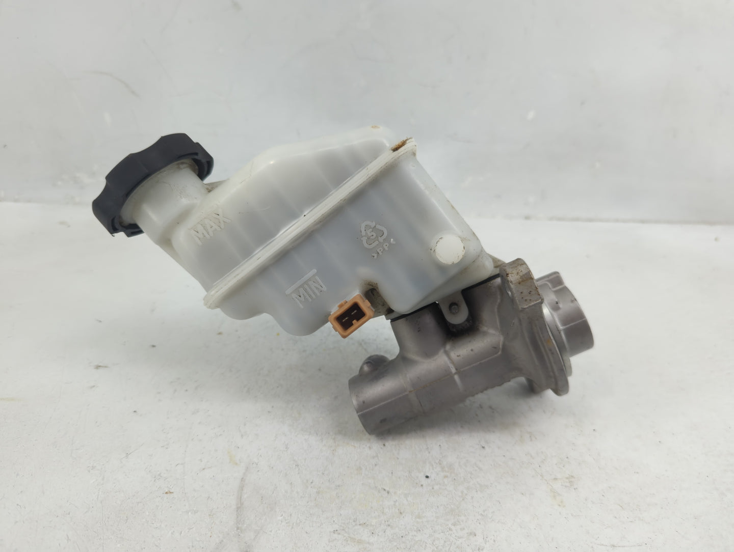 2011-2014 Hyundai Sonata Brake Master Cylinder - Oemusedautoparts1.com
