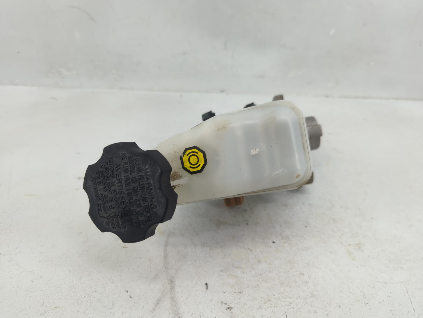2011-2014 Hyundai Sonata Brake Master Cylinder - Oemusedautoparts1.com