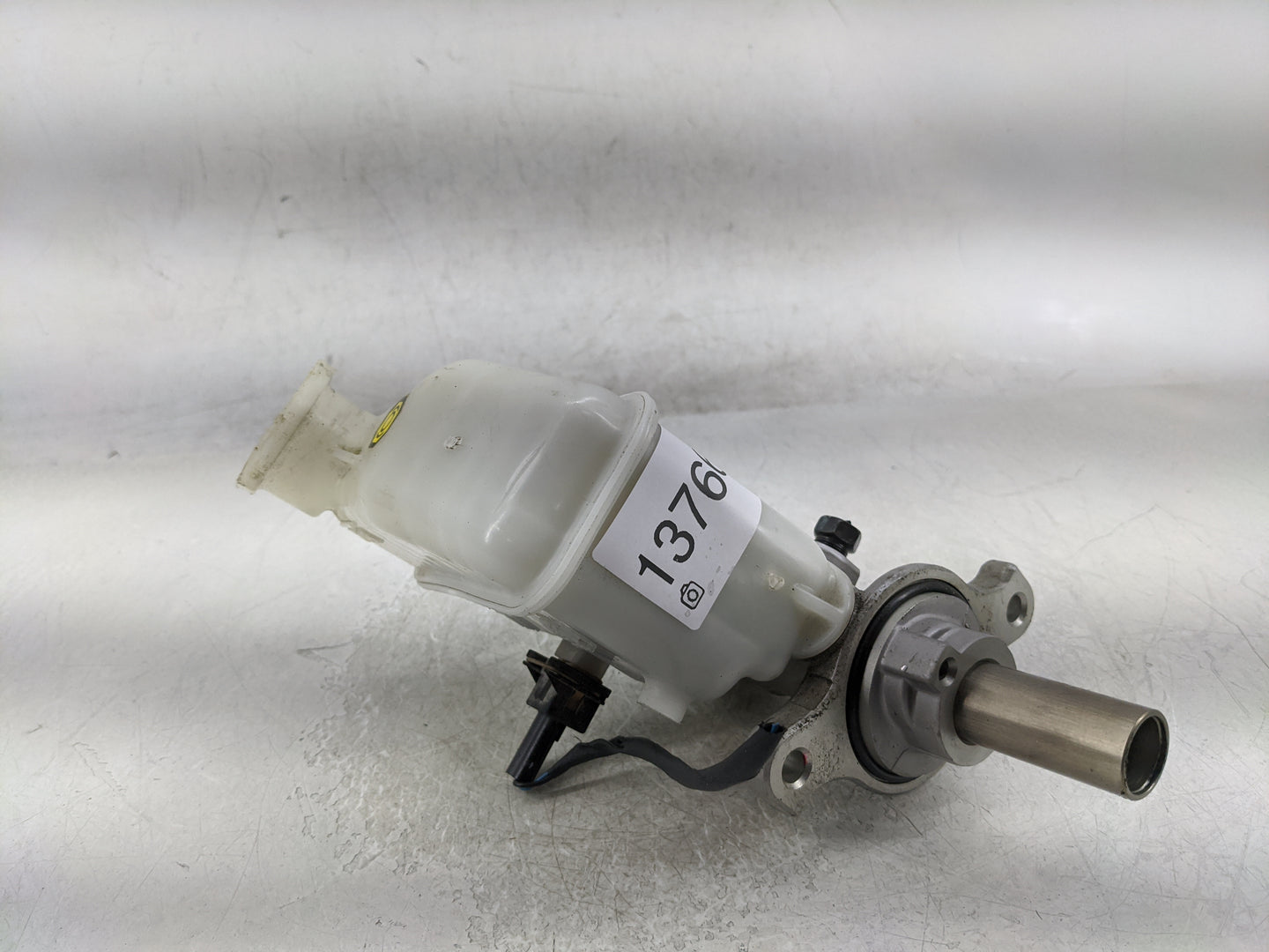 2011-2014 Hyundai Sonata Brake Master Cylinder - Oemusedautoparts1.com