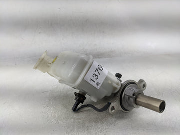 2011-2014 Hyundai Sonata Brake Master Cylinder - Oemusedautoparts1.com