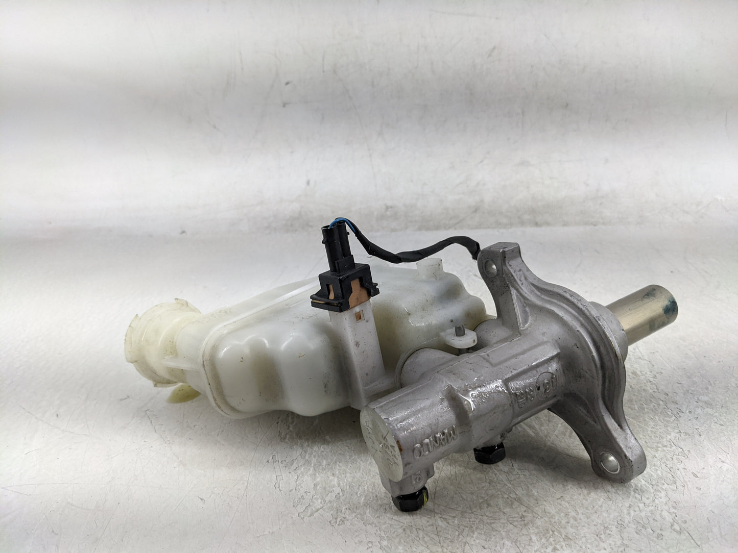 2011-2014 Hyundai Sonata Brake Master Cylinder - Oemusedautoparts1.com
