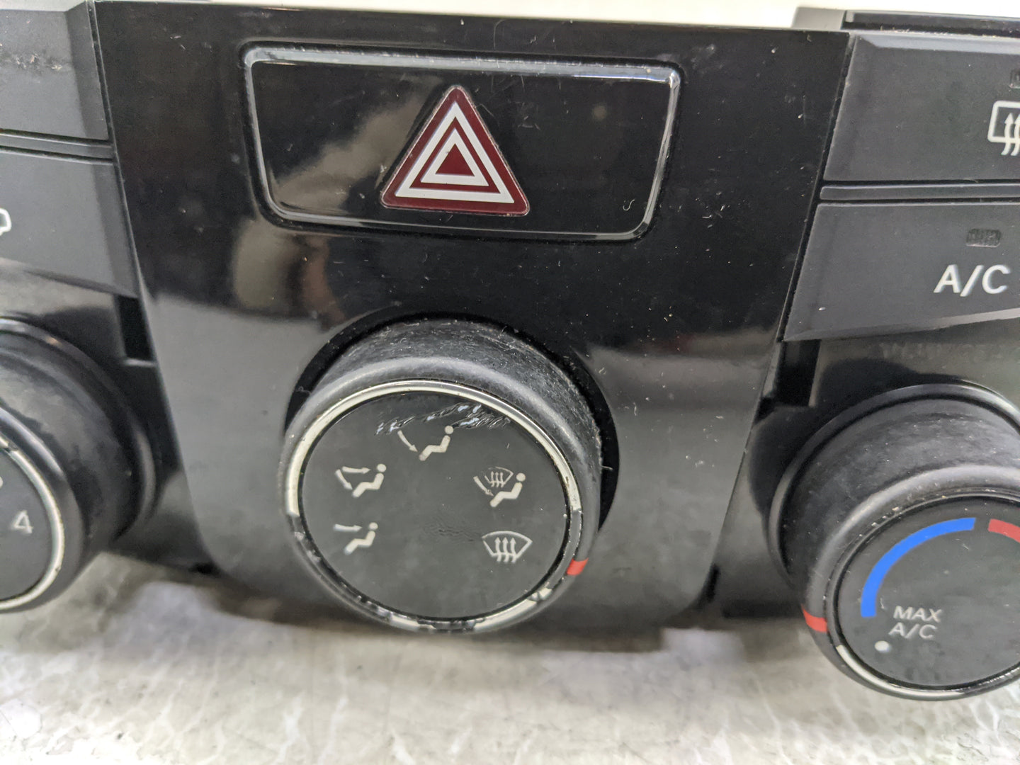 2014 Hyundai Sonata Climate Control Module Temperature AC/Heater Replacement P/N:97250-3Q030 Fits OEM Used Auto Parts - Oemu