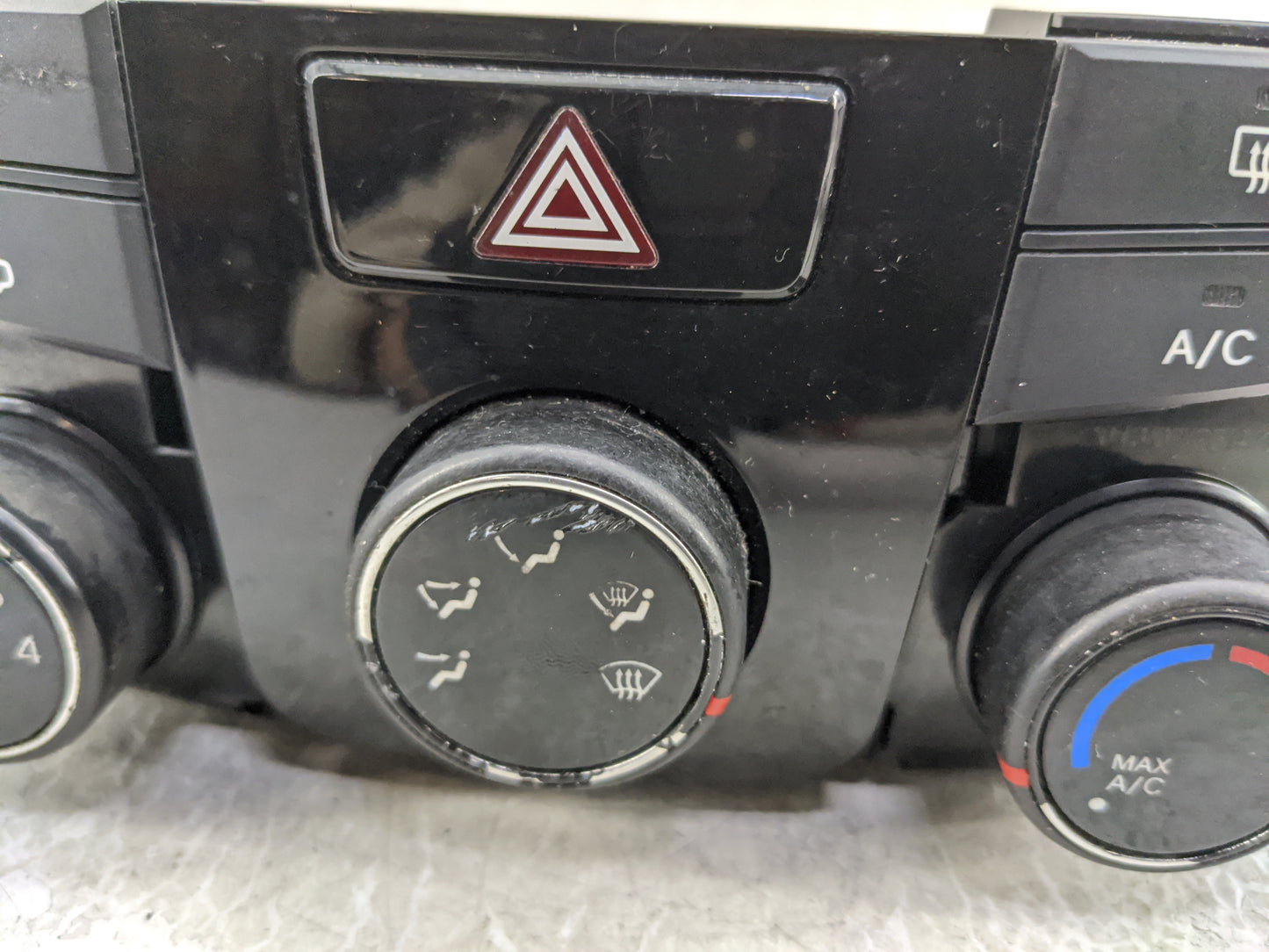 2014 Hyundai Sonata Climate Control Module Temperature AC/Heater Replacement P/N:97250-3Q030 Fits OEM Used Auto Parts - Oemu
