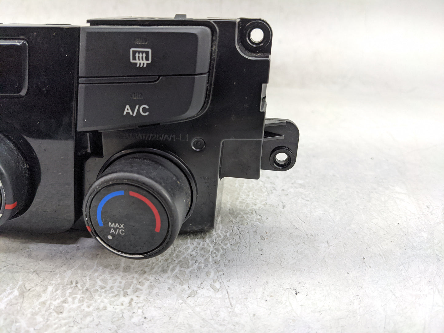 2014 Hyundai Sonata Climate Control Module Temperature AC/Heater Replacement P/N:97250-3Q030 Fits OEM Used Auto Parts - Oemu
