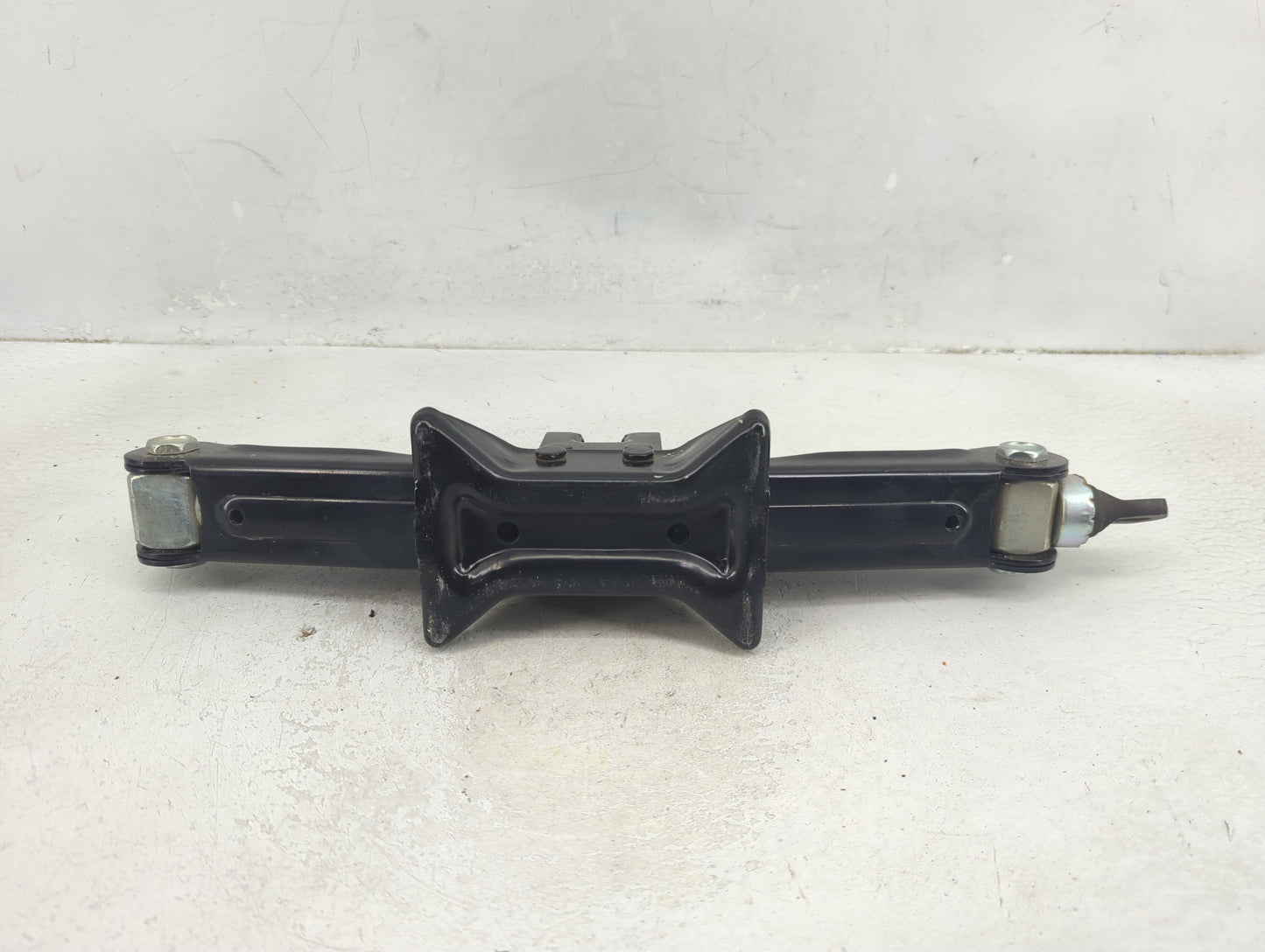 2014 Hyundai Sonata Spare Scissor Car Jack 1390183 - Oemusedautoparts1.com