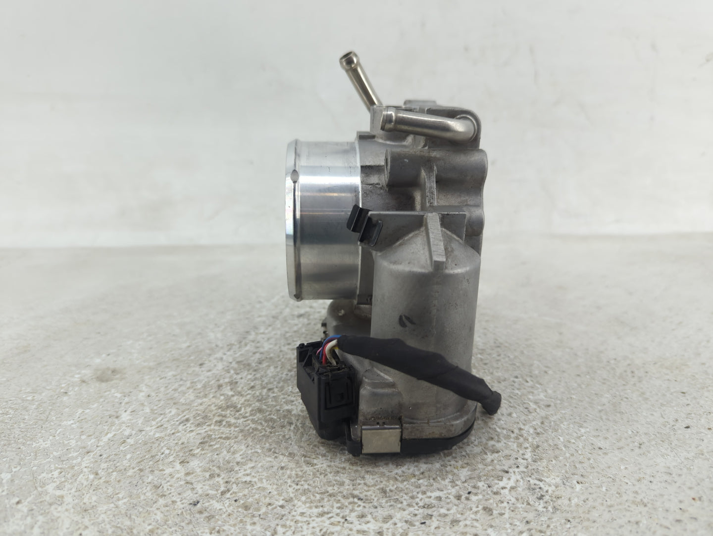 2011-2014 Hyundai Sonata Throttle Body P/N:90 4501 0001 35100-2G700 Fits Fits 2011 2012 2013 2014 2015 2016 OEM Used Auto Pa