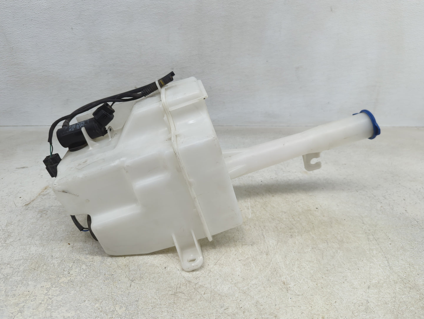 2011-2015 Hyundai Sonata Windshield Washer Fluid Reservoir Bottle Oem - Oemusedautoparts1.com