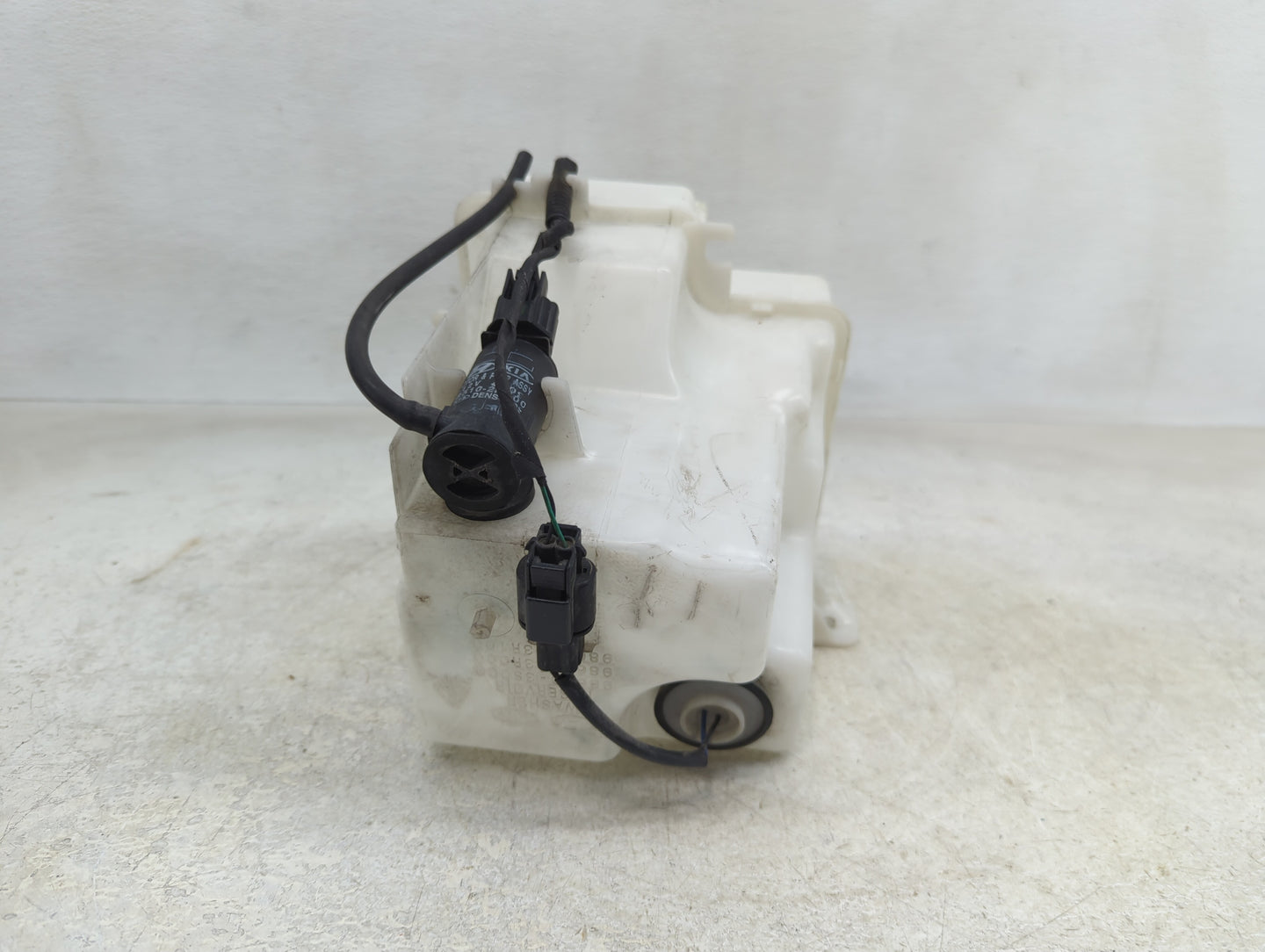 2011-2015 Hyundai Sonata Windshield Washer Fluid Reservoir Bottle Oem - Oemusedautoparts1.com