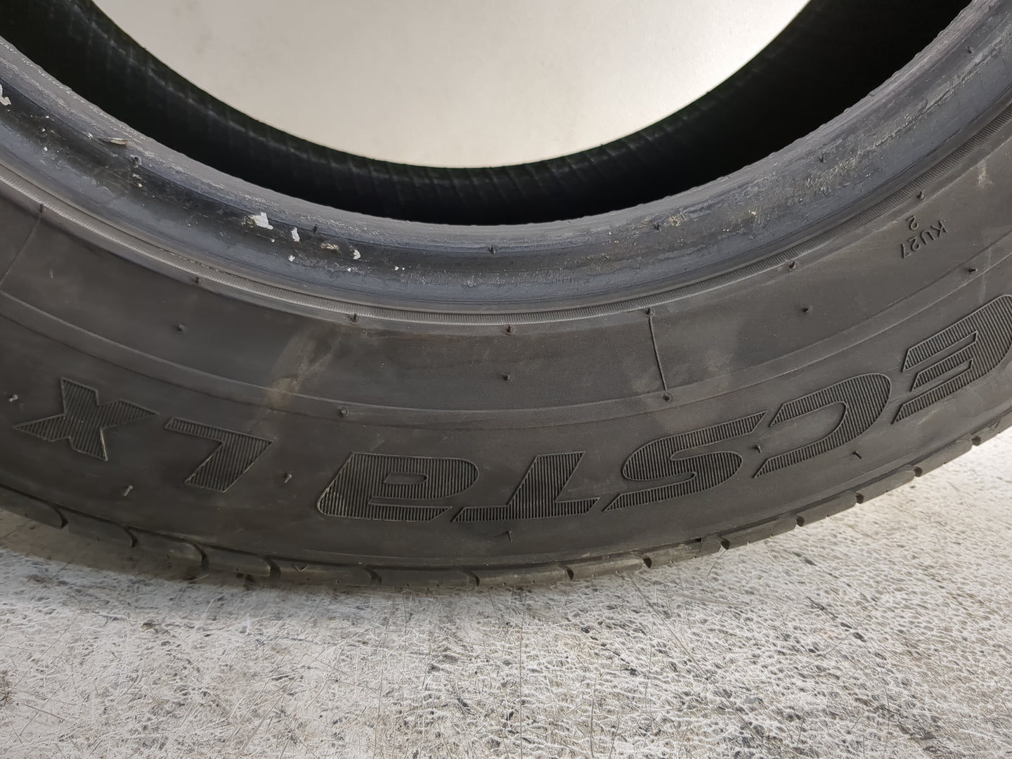 Used Tire 205/65R16 KUMHO ECSTA LX PLATINUM KU27 95V - Tread Depth 8/32 - Oemusedautoparts1.com
