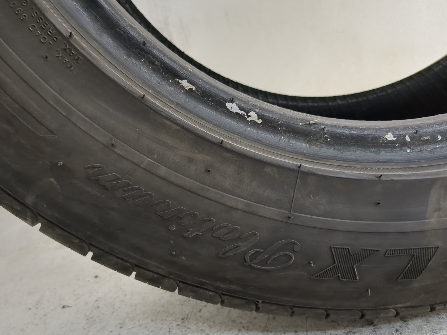 Used Tire 205/65R16 KUMHO ECSTA LX PLATINUM KU27 95V - Tread Depth 8/32 - Oemusedautoparts1.com