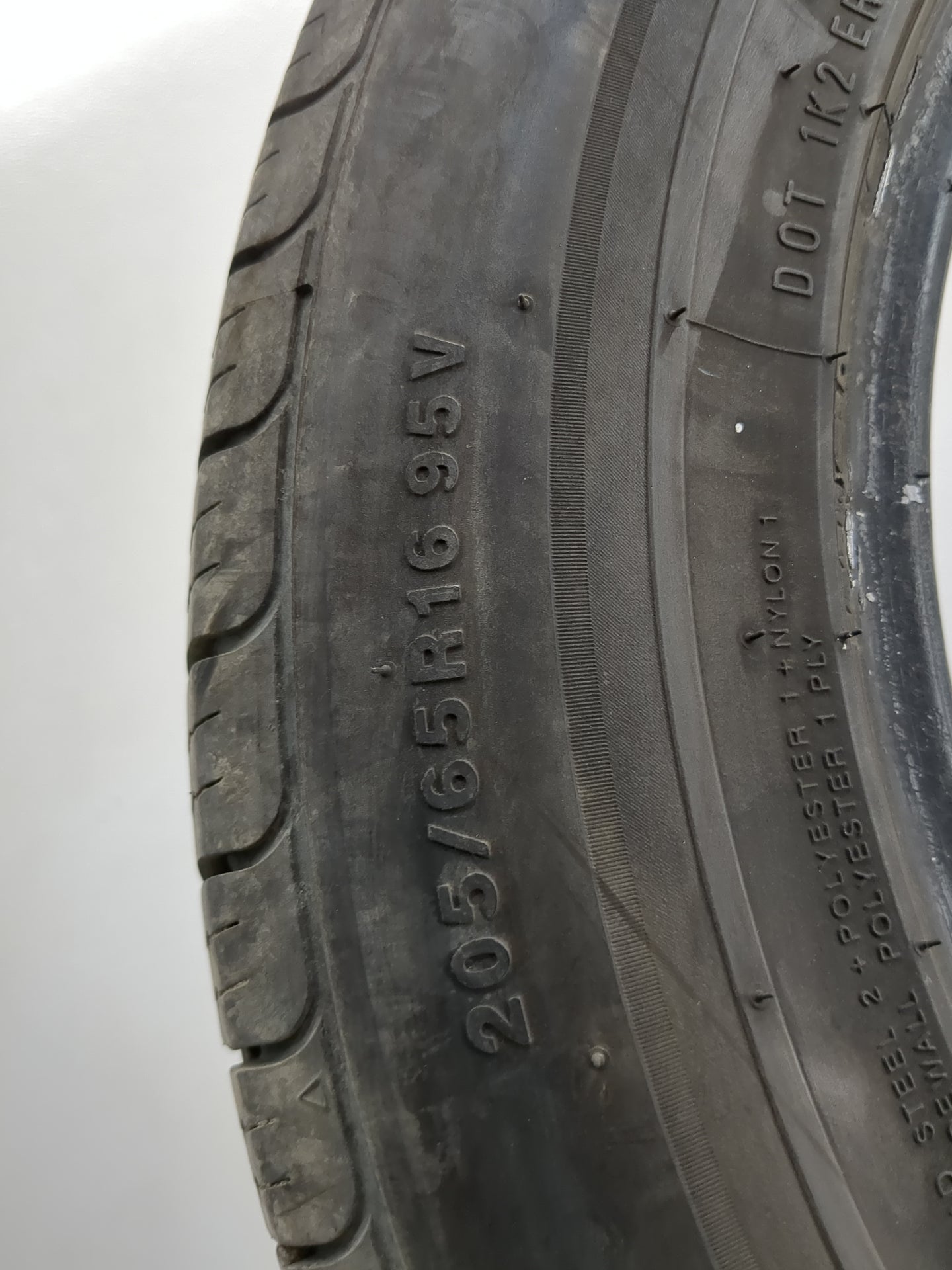 Used Tire 205/65R16 KUMHO ECSTA LX PLATINUM KU27 95V - Tread Depth 8/32 - Oemusedautoparts1.com