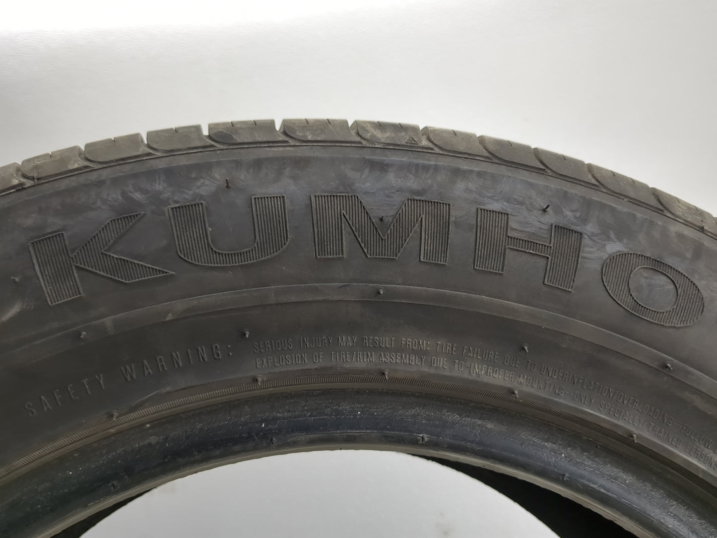 Used Tire 205/65R16 KUMHO ECSTA LX PLATINUM KU27 95V - Tread Depth 8/32 - Oemusedautoparts1.com