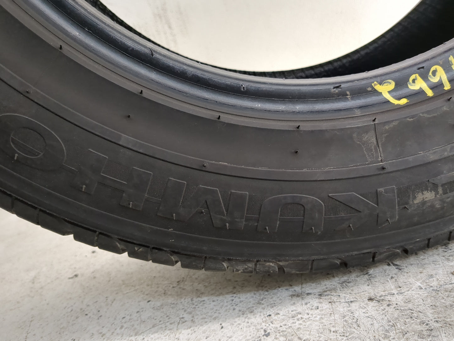 Used Tire 205/65R16 KUMHO ECSTA LX 95V - Tread Depth 7/32 - Oemusedautoparts1.com