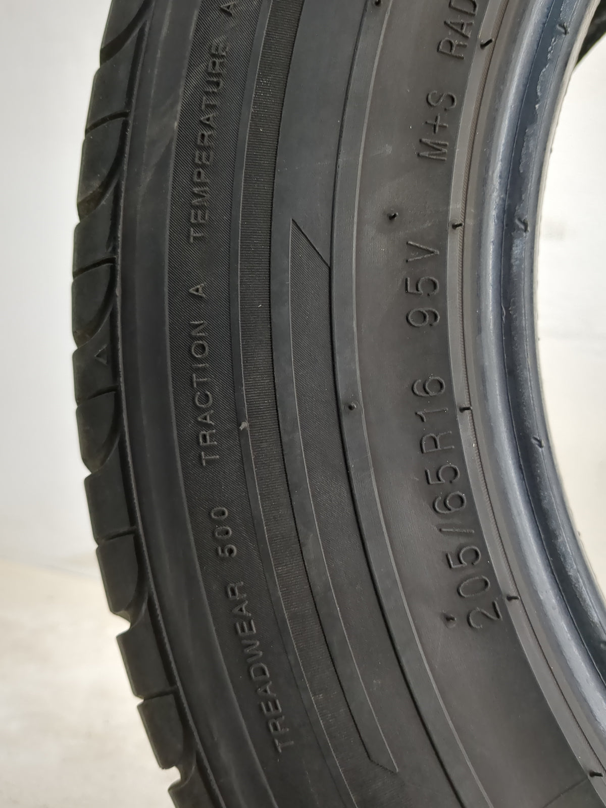Used Tire 205/65R16 KUMHO ECSTA LX 95V - Tread Depth 7/32 - Oemusedautoparts1.com
