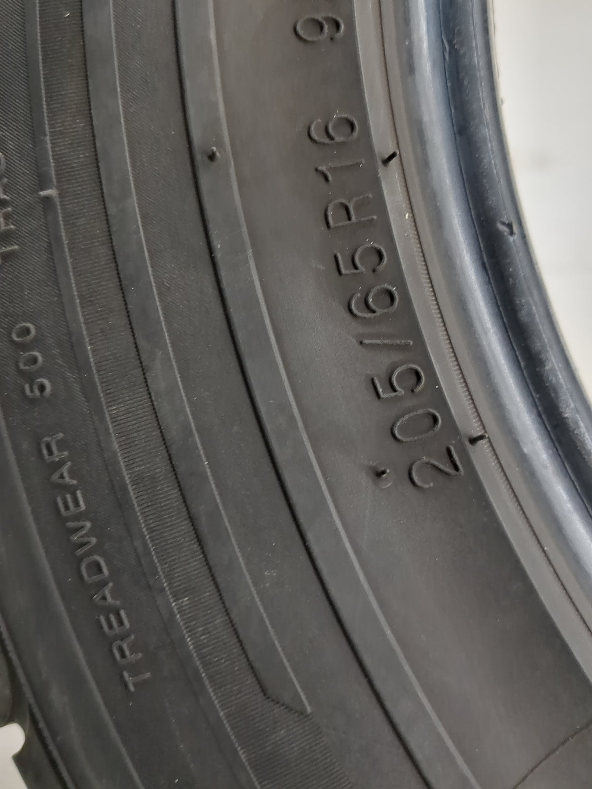 Used Tire 205/65R16 KUMHO ECSTA LX 95V - Tread Depth 7/32 - Oemusedautoparts1.com