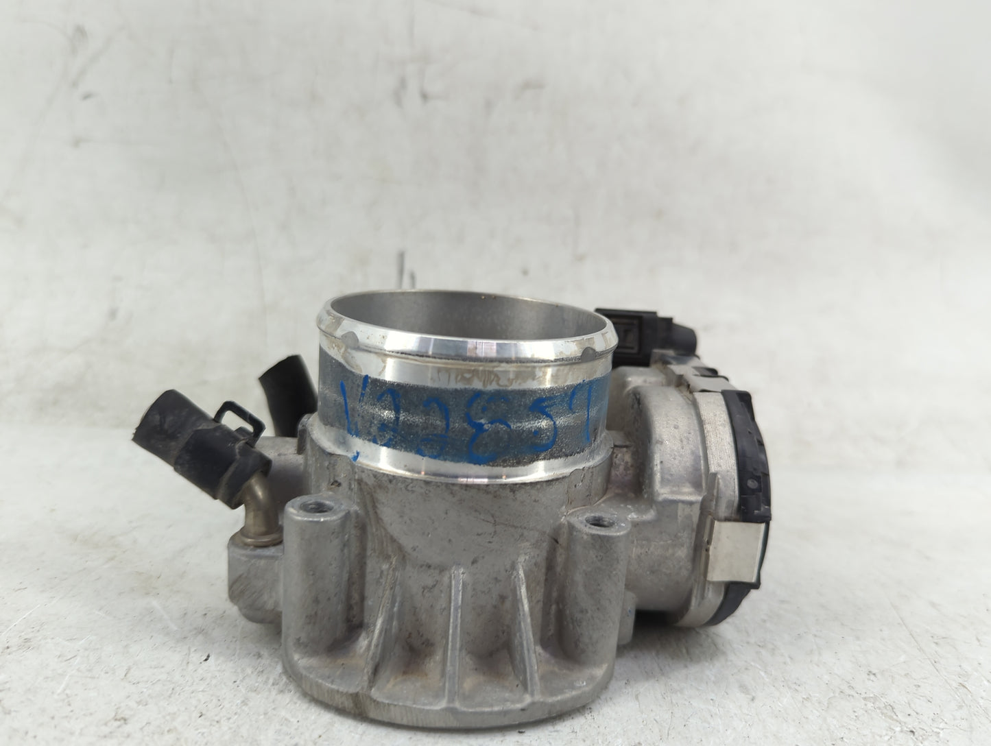 2011-2014 Hyundai Sonata Throttle Body P/N:35100-2G700 90 4501 0001 Fits Fits 2011 2012 2013 2014 2015 2016 OEM Used Auto Pa