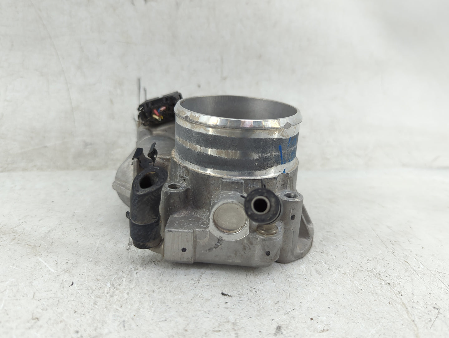 2011-2014 Hyundai Sonata Throttle Body P/N:35100-2G700 90 4501 0001 Fits Fits 2011 2012 2013 2014 2015 2016 OEM Used Auto Pa
