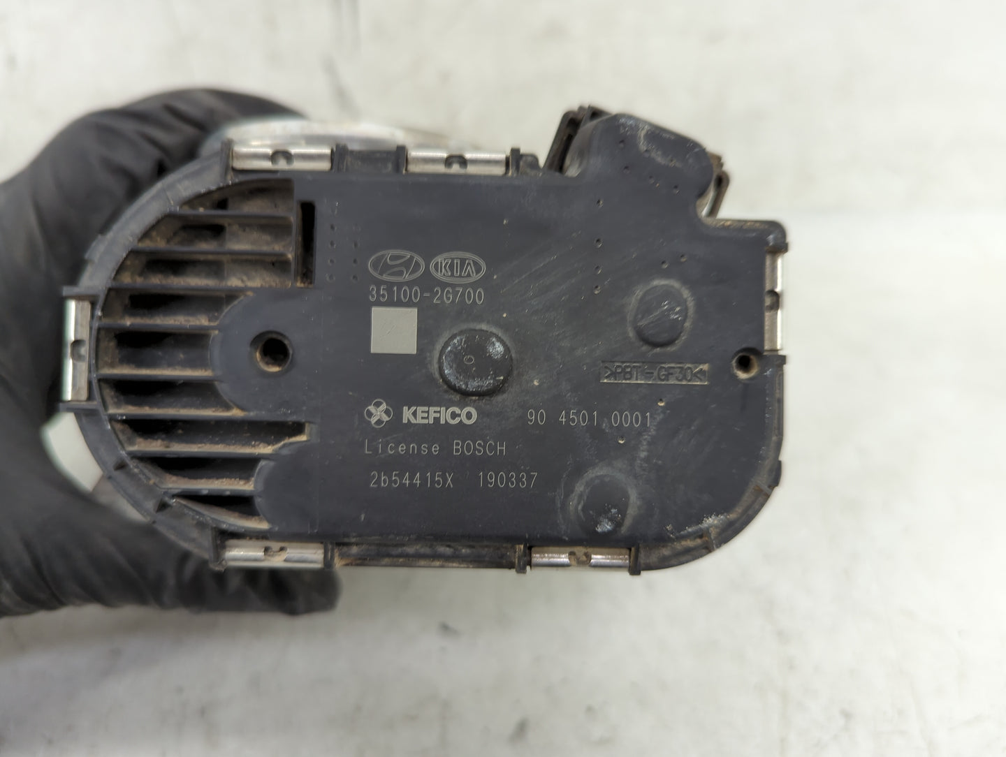 2011-2014 Hyundai Sonata Throttle Body P/N:35100-2G700 90 4501 0001 Fits Fits 2011 2012 2013 2014 2015 2016 OEM Used Auto Pa