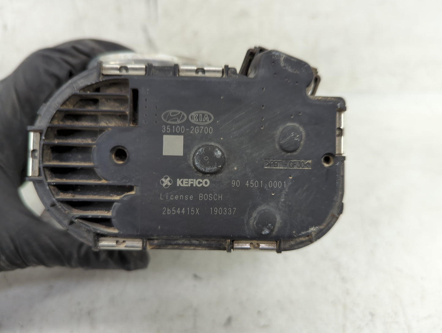 2011-2014 Hyundai Sonata Throttle Body P/N:35100-2G700 90 4501 0001 Fits Fits 2011 2012 2013 2014 2015 2016 OEM Used Auto Pa